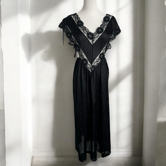 Vintage Other - Vintage Y2K black dreamy night gown with lace cut out details S